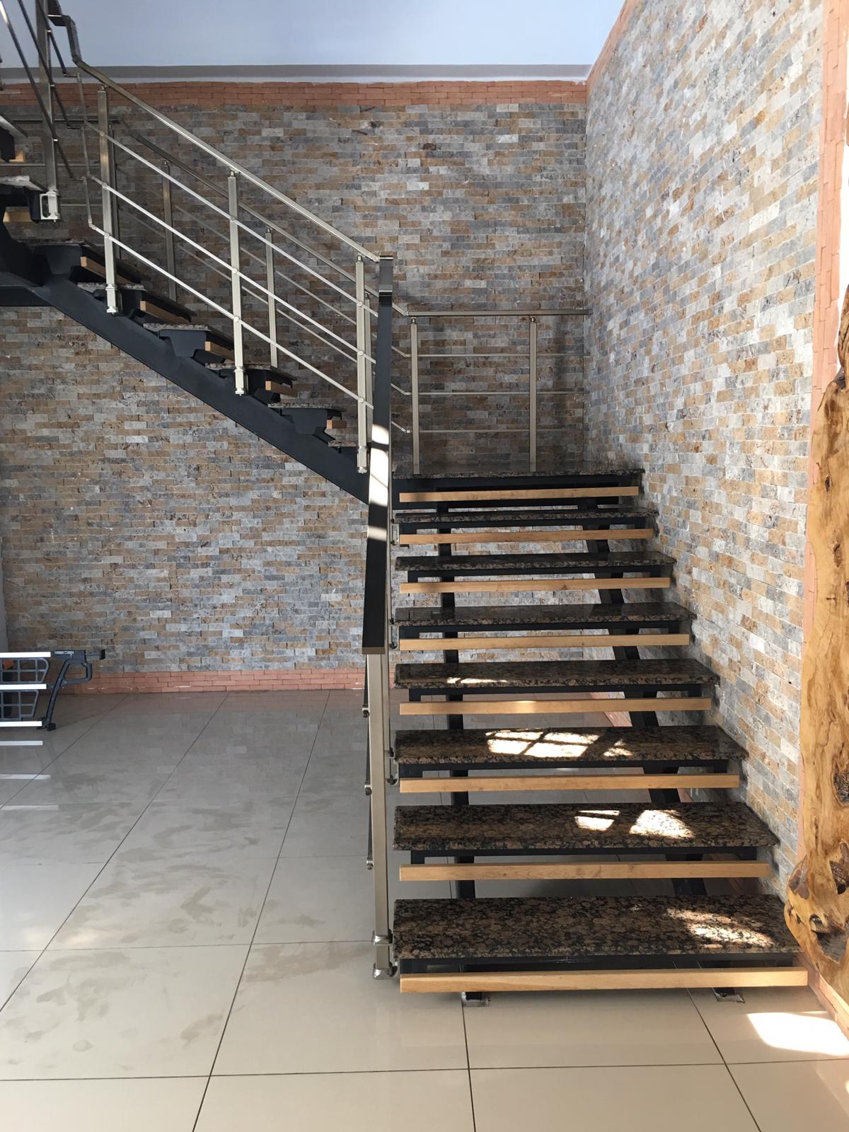 metal ahşap merdiven